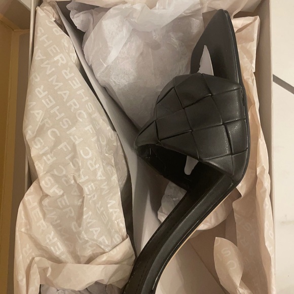 NIB Marc Fisher Womens Darasa Black Woven braided Slip On square toe sandal - Picture 3 of 7